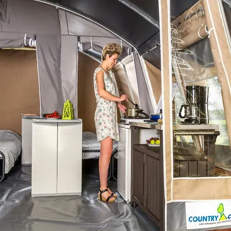 Europe Tents Le Clou
